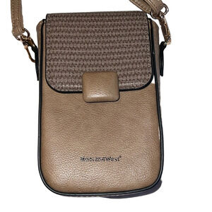 Montana West Crossbody, 7”, 4.5”, 1.75”, Adj Strap, Lt Brown, Like New T5